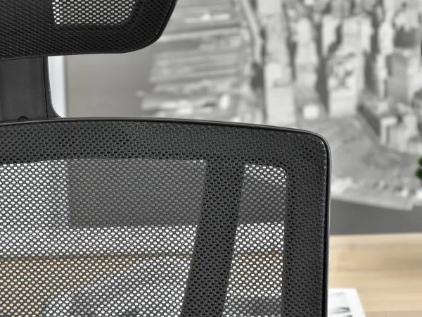 Profesjonalny fotel biurowy - komfort, regulacje i wsparcie ergonomiczne